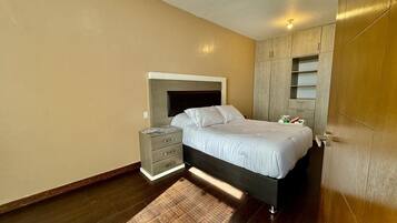 3 chambres, fer et planche Ă repasser, Wi-Fi, draps fournis