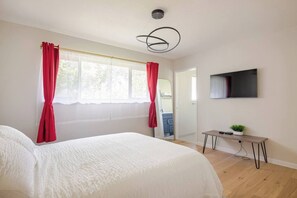 3 bedrooms, iron/ironing board, travel cot, free WiFi