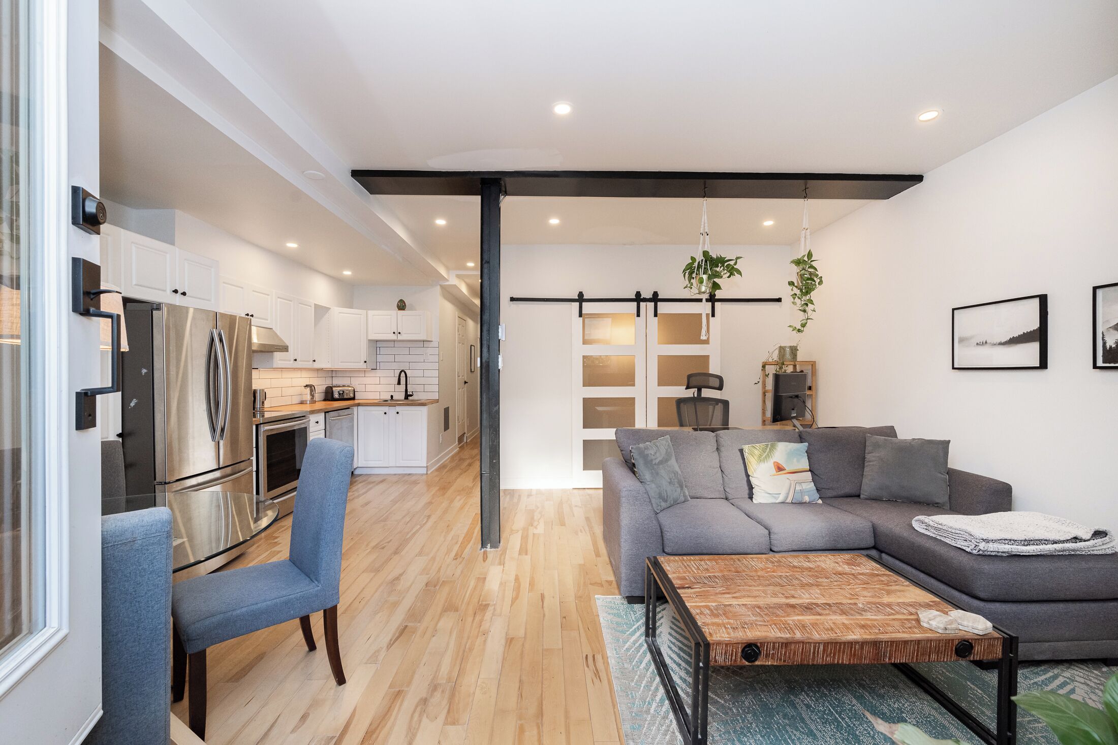 تلفزيون ذكي، كُتُب، شاشة كمبيوتر