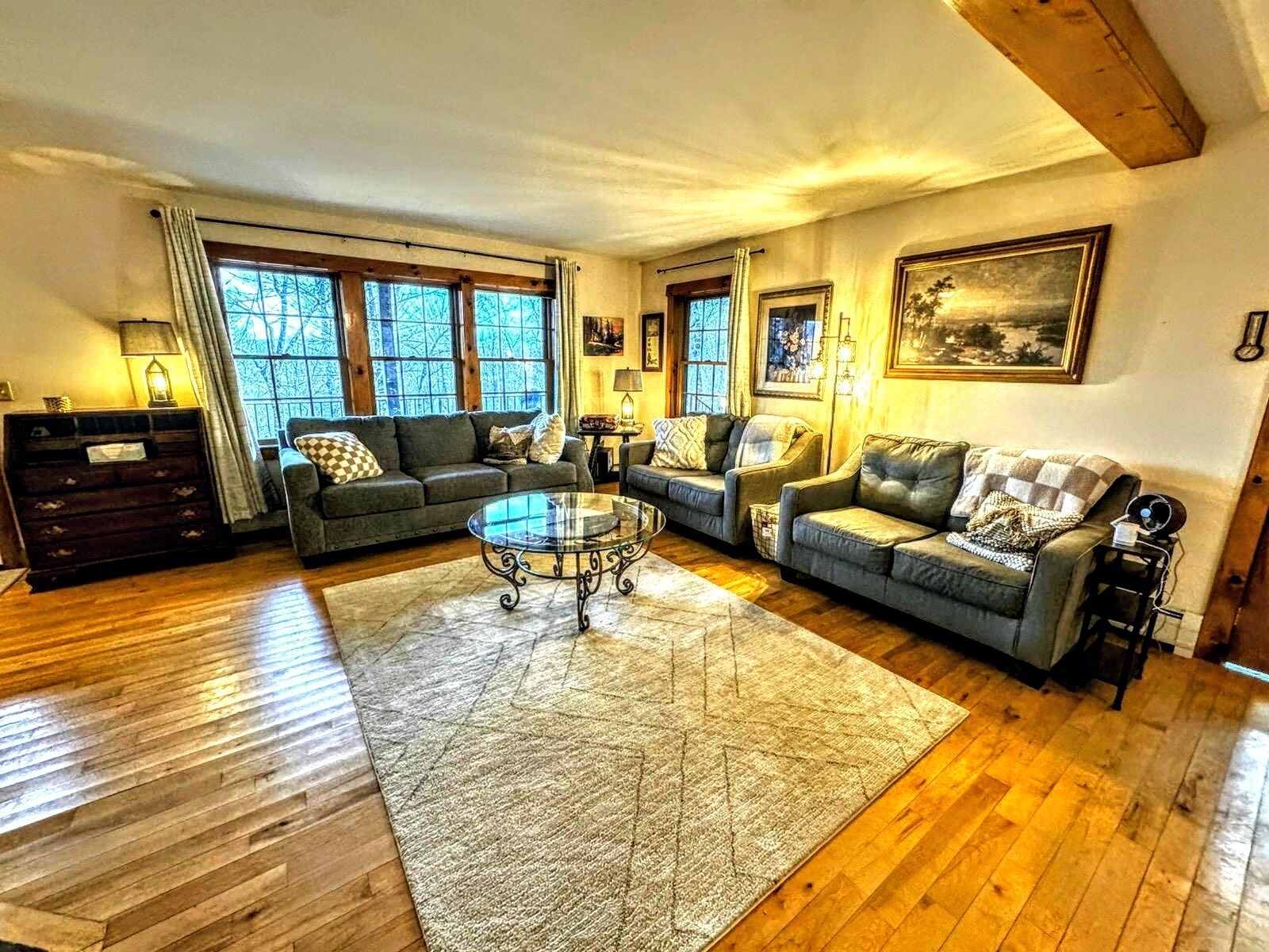 TV connectée, lecteur de DVD, livres