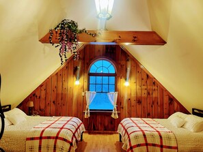 4 bedrooms, desk, iron/ironing board, WiFi