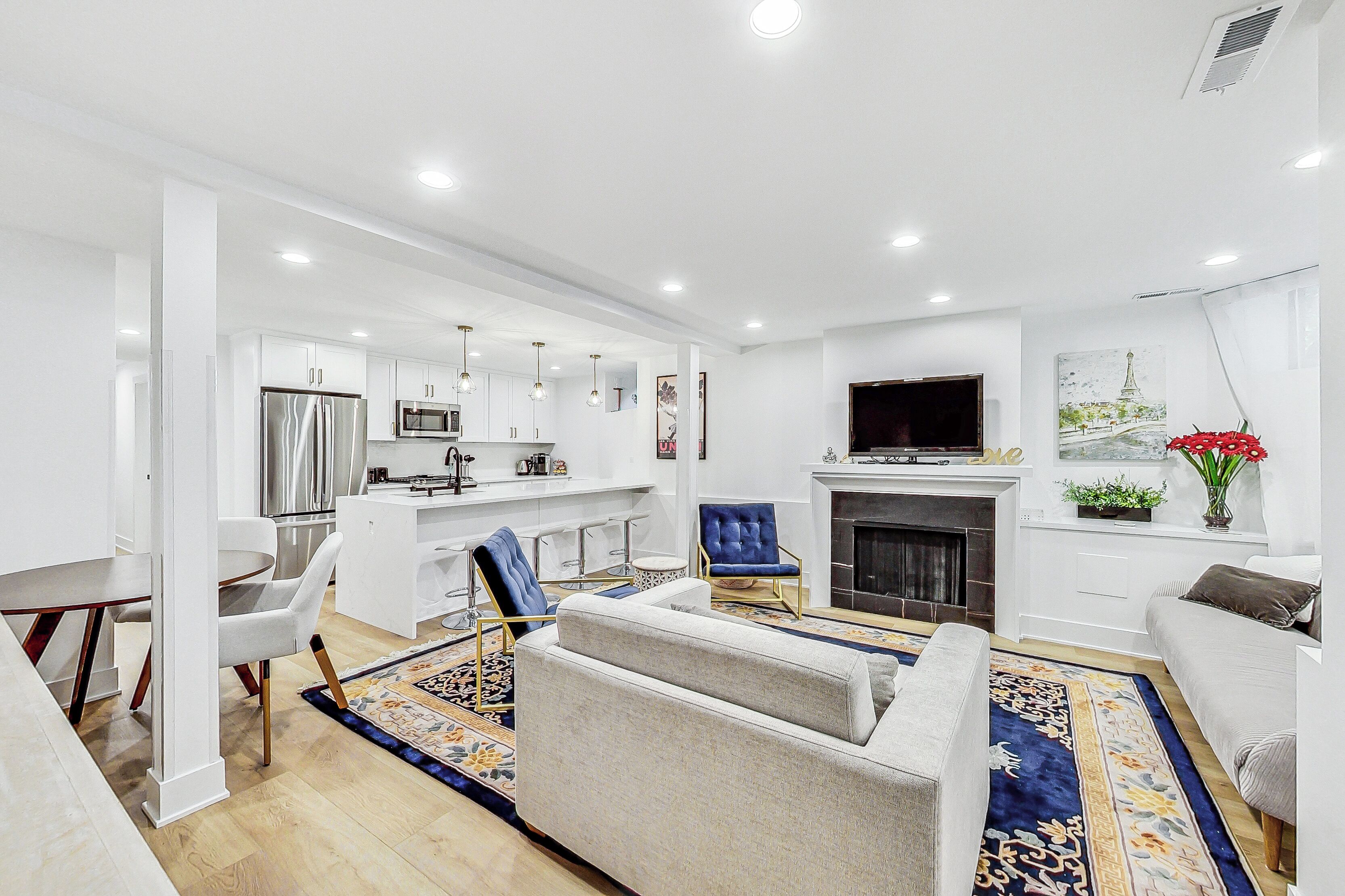 Smart TV, fireplace