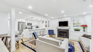 Smart TV, fireplace
