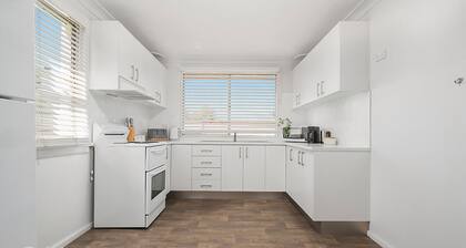 "McLachlan Cottage" in trendy Central East Orange