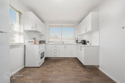 "McLachlan Cottage" in trendy Central East Orange 