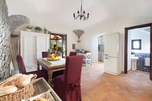 Dining - Casa dei Limoni - peaceful retreat with sea views (Massa Lubrense)
