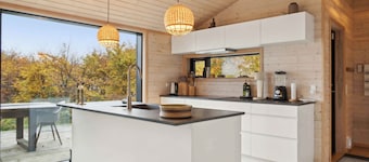 Wonderful holiday home with sea view