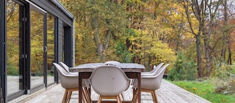 Wonderful holiday home with sea view