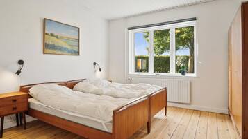 4 bedrooms, in-room safe, iron/ironing board, free WiFi