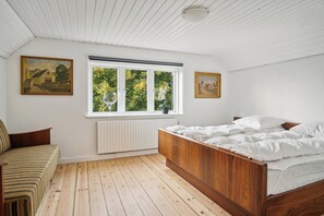 4 soverom, safe på rommet, strykejern/-brett og wi-fi (inkludert)
