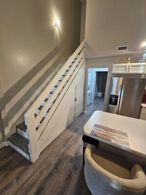 Interior - The Cozy Townhome - Tallahassee Fl (Tallahassee)