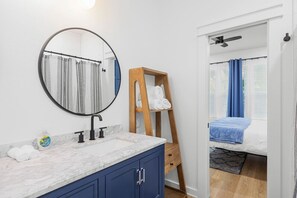 3 bedrooms, desk, iron/ironing board, WiFi