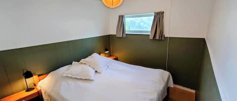 3 bedrooms, iron/ironing board, free WiFi