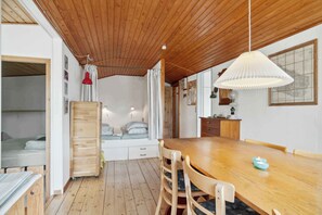 1 bedroom, iron/ironing board