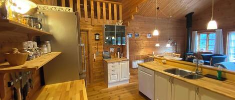 Fridge, oven, dishwasher, coffee/tea maker