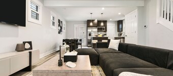 >Regal Bricks< - Fire Pit - Elevated Deck - Pool Table - King Bed