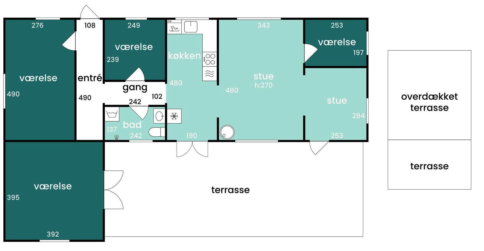 Ein Hotelgrundriss mit mehreren Zimmern mit eigenem Bad, einer Küche und einer Terrasse.