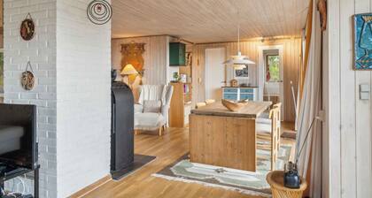 Cozy summer house with view to the see and nature