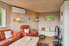 Living area - Cozy summer house with view to the see and nature (Ebberup)