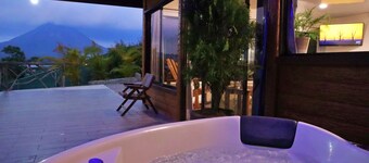 Arenal Love Cabin, with volcano & lake views