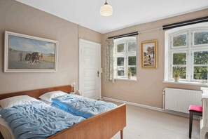 8 slaapkamers, een kluis op de kamer, een strijkplank/strijkijzer