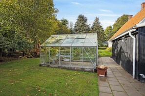 Unclassified image, 4 of 5, button