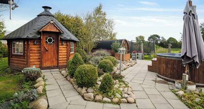 580 m2 countryside idyll with activity room