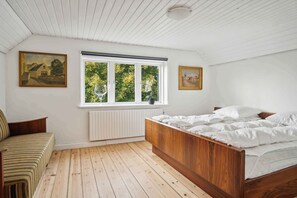 8 chambres, coffre-fort, fer et planche à repasser