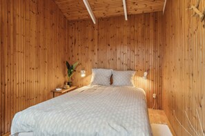 3 bedrooms, iron/ironing board, free WiFi