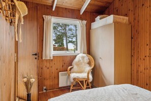 3 bedrooms, iron/ironing board, free WiFi