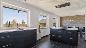 Køleskab, ovn, kogeplade, opvaskemaskine