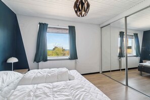 7 bedrooms, iron/ironing board, travel cot, free WiFi