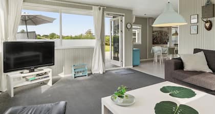 Lovely summer house in Øster Hurup