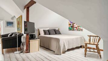 3 bedrooms, iron/ironing board, free WiFi