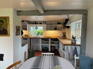 冷蔵庫、オーブン、コンロ、食器洗い機