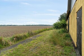 Property grounds - Idyllic country house with sea view and sunsets (Rønne)