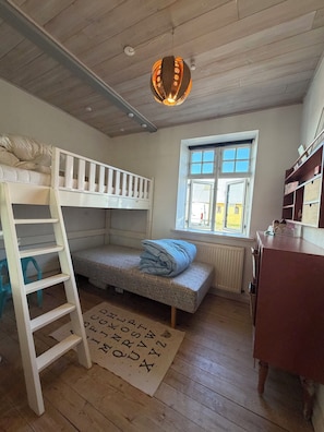 4 habitaciones, tabla de planchar con plancha y wifi gratis 