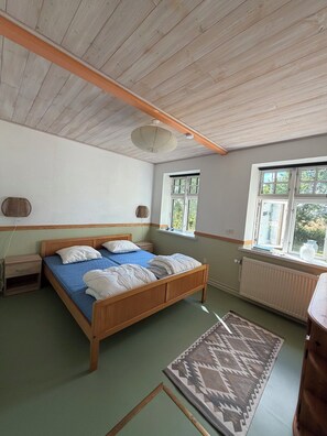 4 habitaciones, tabla de planchar con plancha y wifi gratis 