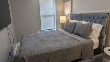 1 slaapkamer, een strijkplank/strijkijzer, wifi, beddengoed