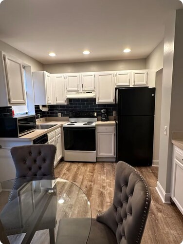 Charming 1-bedroom condo with AC and WiFi in superb Detroit