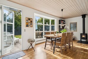 Dining - Cozy summer house close to the beach (Glesborg)