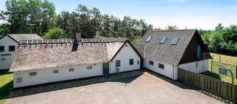 13-room holiday home, 500 m to the beach