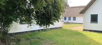 13-room holiday home 500 m to the beach