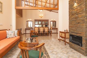 Living area - Amã Stays & Trails Mount Pleasant Villa , Coonoor (Coonoor)