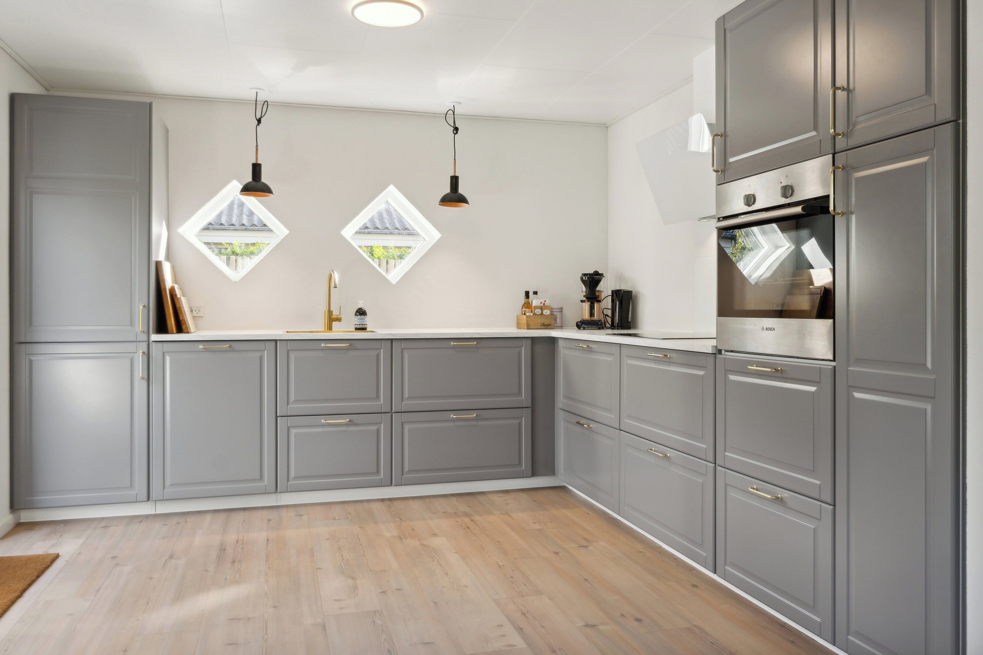 Fridge, oven, dishwasher, highchair