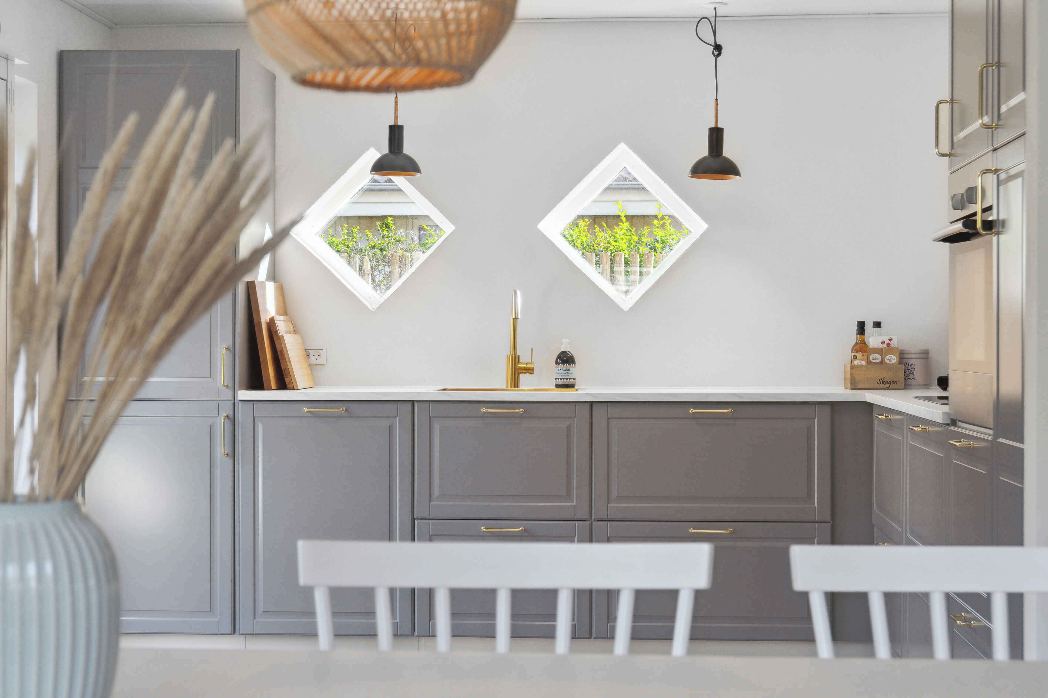 Fridge, oven, dishwasher, high chair