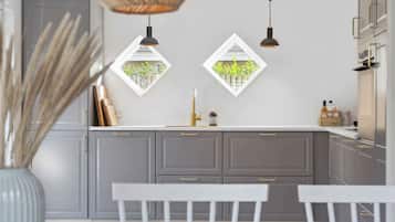 Køleskab, ovn, opvaskemaskine, højstol