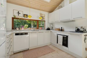 Refrigerador, horno, parrilla de estufa y lavavajillas 