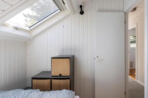 4 bedrooms, iron/ironing board, free WiFi