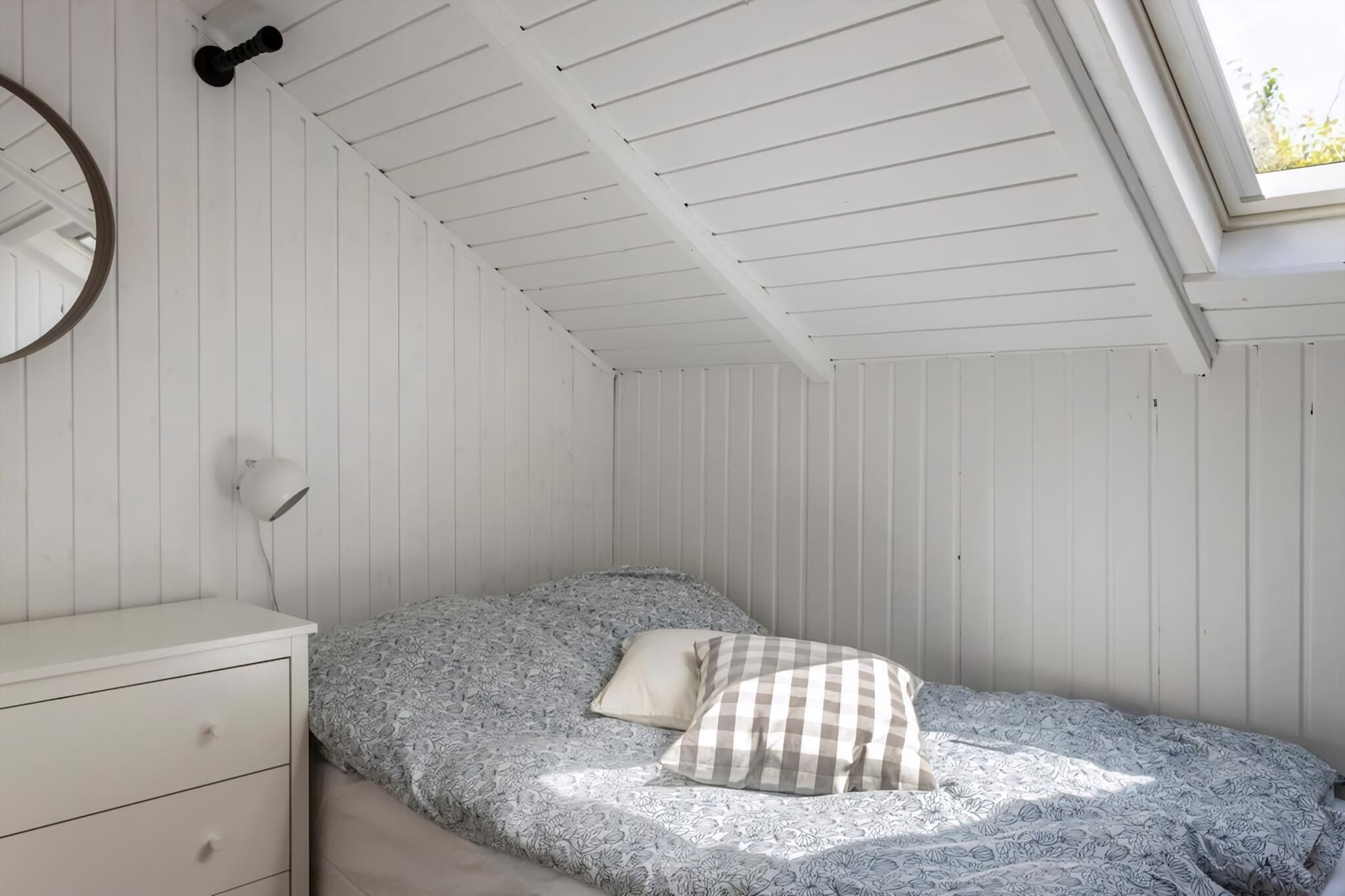 4 bedrooms, iron/ironing board, free WiFi